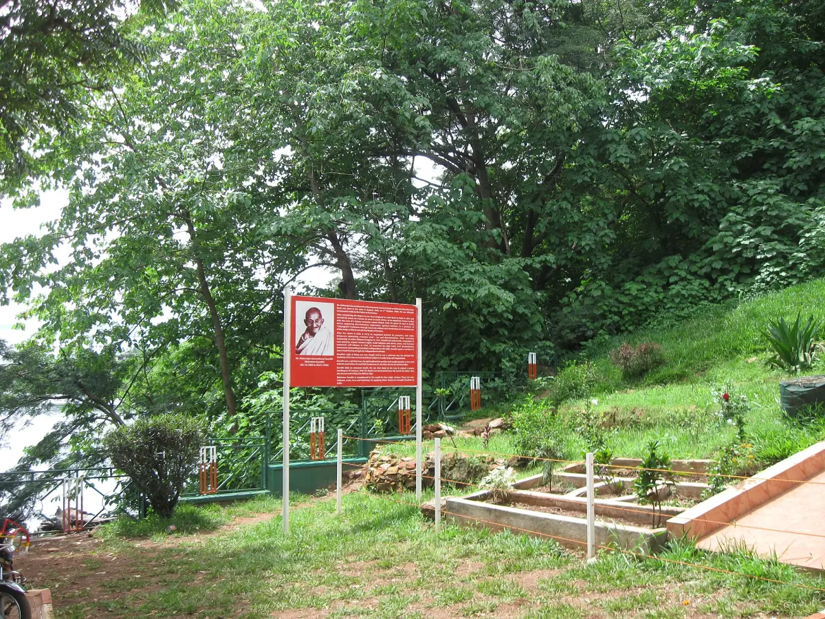 Das Mahatma-Gandhi-Denkmal an der Nilquelle